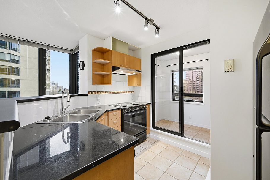 802 1367 Alberni Street Vancouver, BC - 11