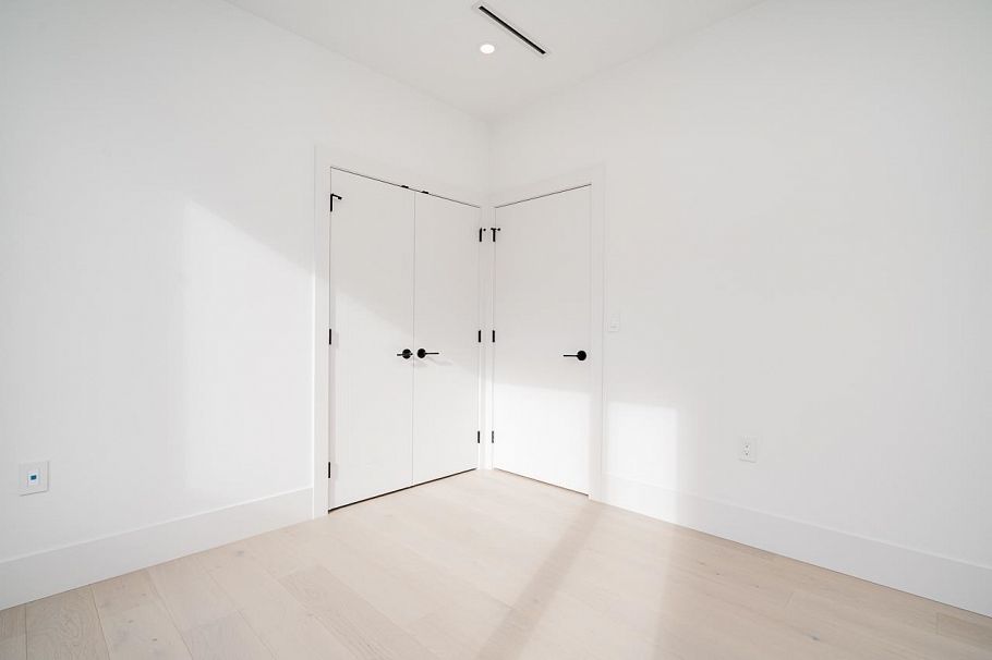 2 2460 Adanac Street Vancouver, BC - 18