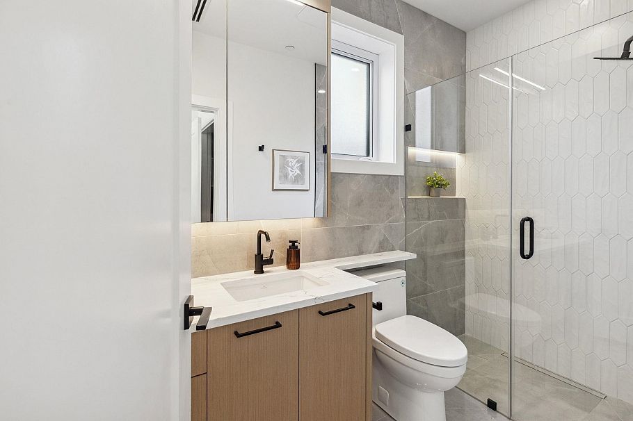 #2 2244 E 11th Avenue Vancouver, BC - 27