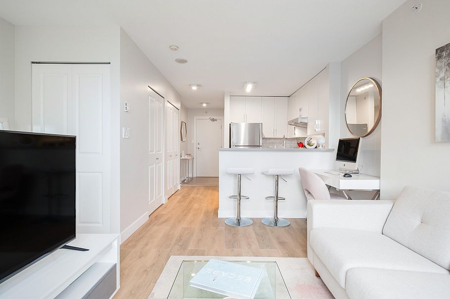 1103 1295 Richards Street Vancouver, BC - 2