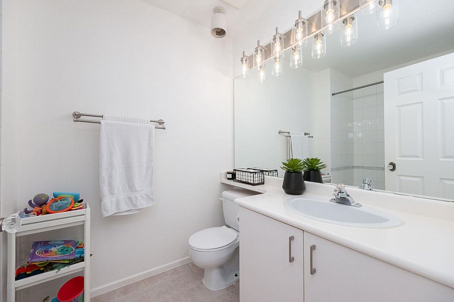 30 650 Roche Point Drive North Vancouver, BC - 30