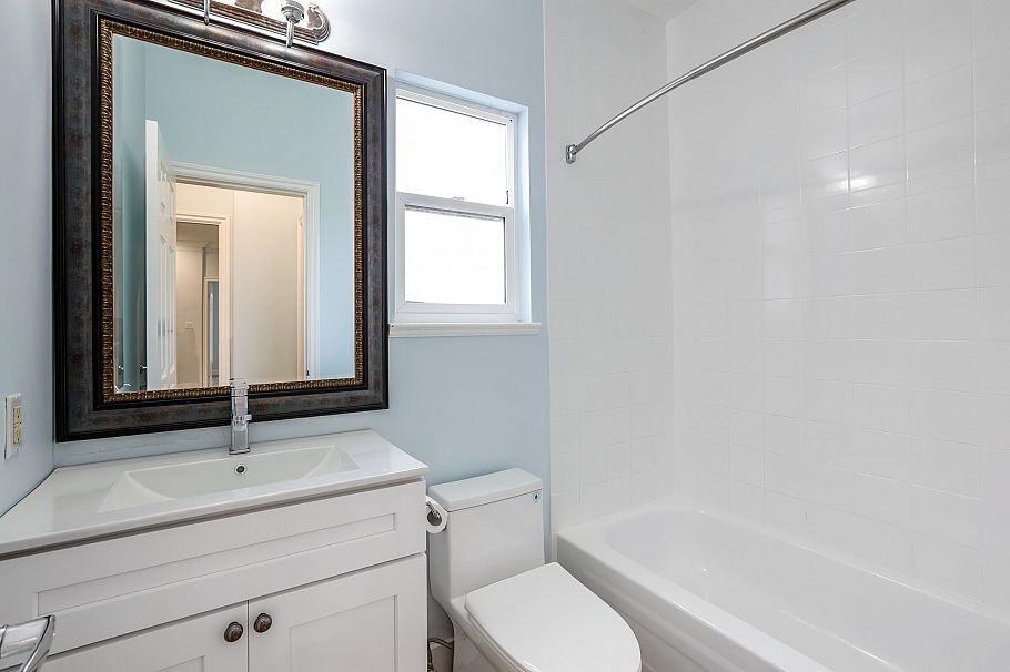 2988 School Avenue Vancouver, BC - 17