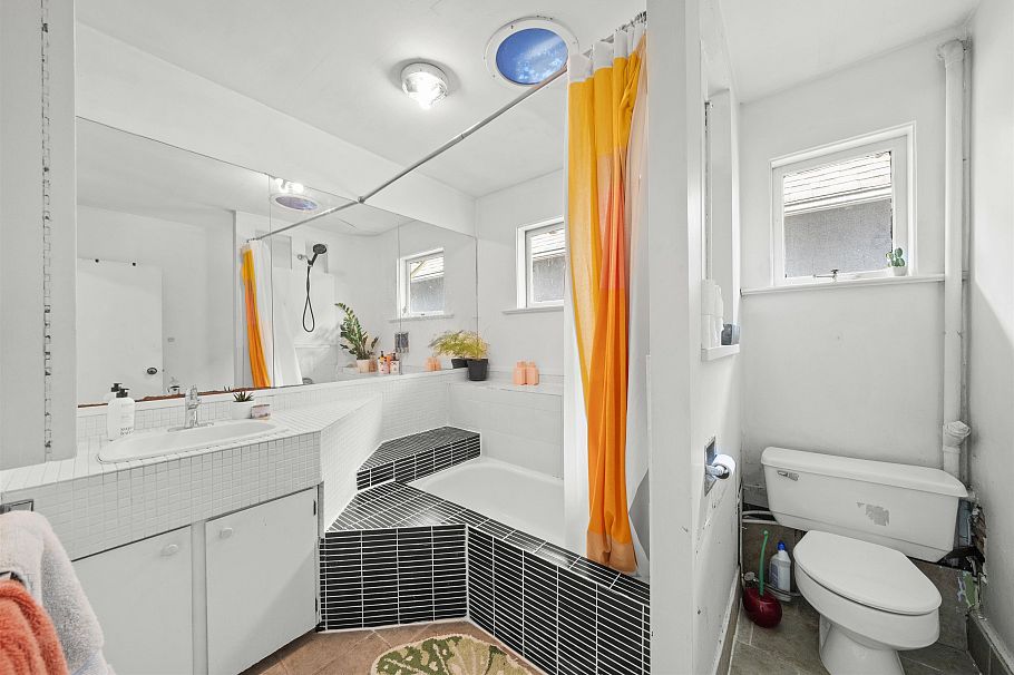 3550 W 1st Avenue Vancouver, BC - 11