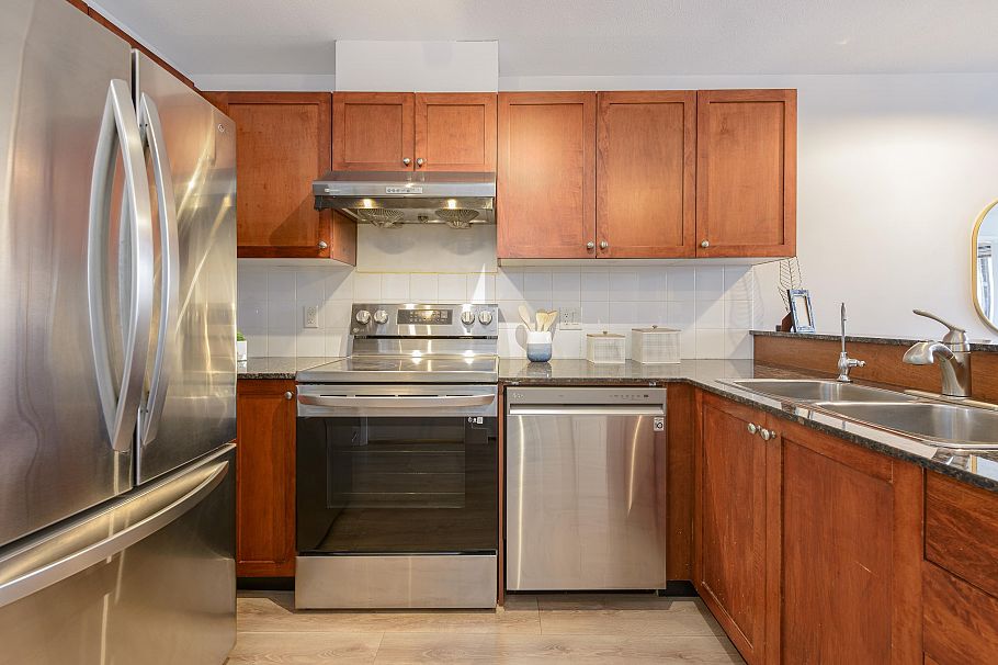 206 3089 Oak Street Vancouver, BC - 6