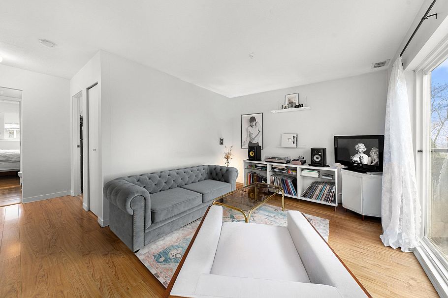 401 33 N Templeton Drive Vancouver, BC - 3