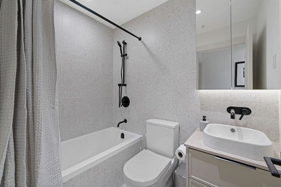 27 632 E 3rd Street North Vancouver, BC - 26