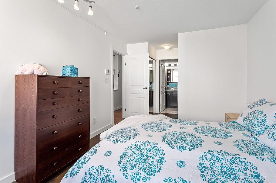 212 8460 Jellicoe Street Vancouver, BC - 20