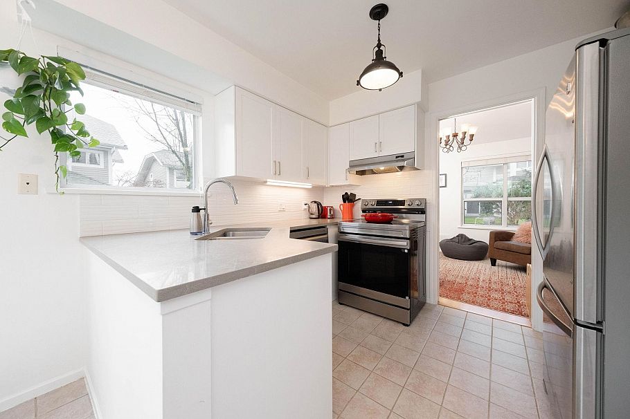 30 650 Roche Point Drive North Vancouver, BC - 12