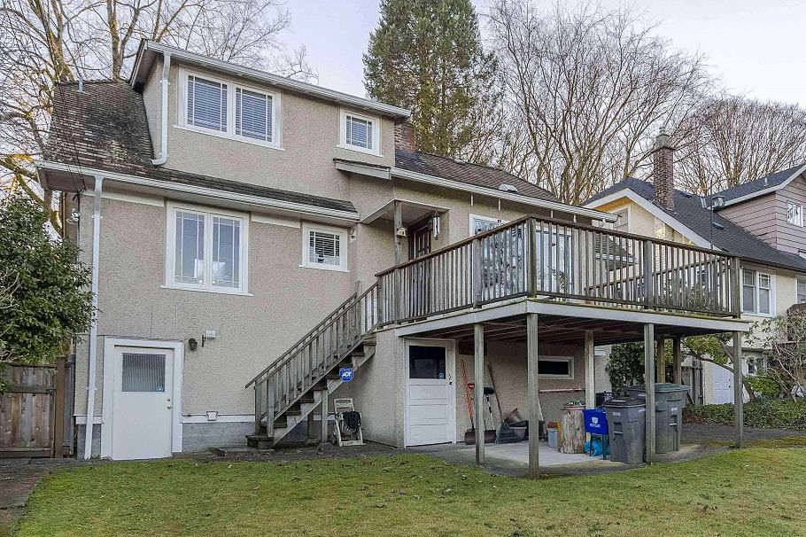 3229 W 24th Avenue Vancouver, BC - 3