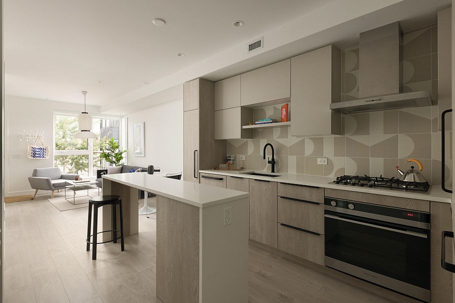 209 322 E 15th Avenue Vancouver, BC - 1