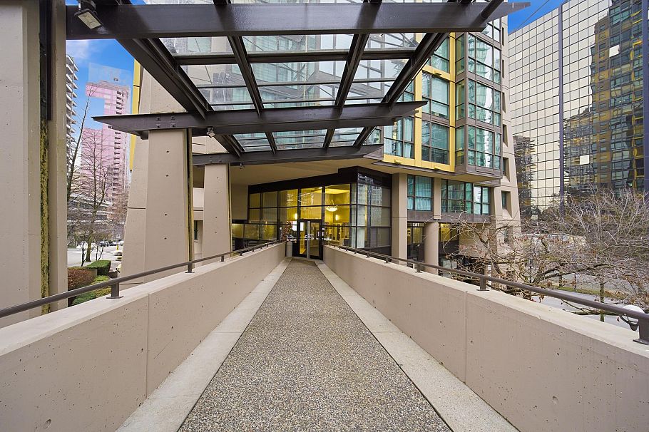 802 1367 Alberni Street Vancouver, BC - 2