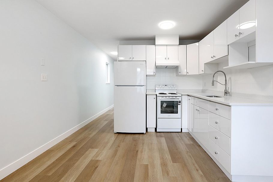 2988 School Avenue Vancouver, BC - 20