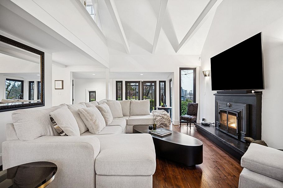 3814 W 11 Avenue Vancouver, BC - 4