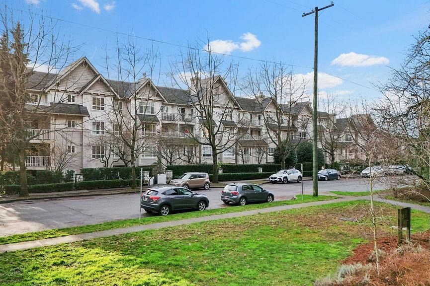 308 333 E 1st Street North Vancouver, BC - 38