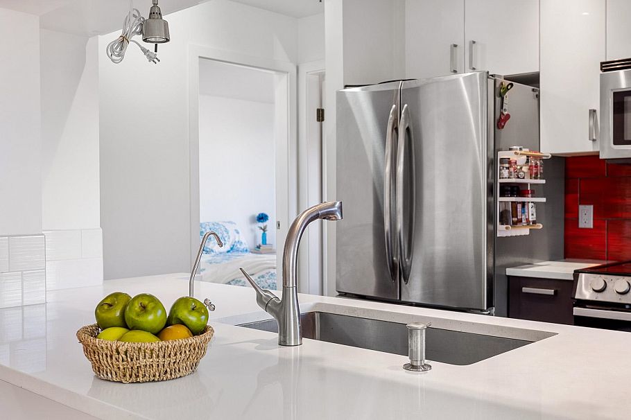 212 8460 Jellicoe Street Vancouver, BC - 17