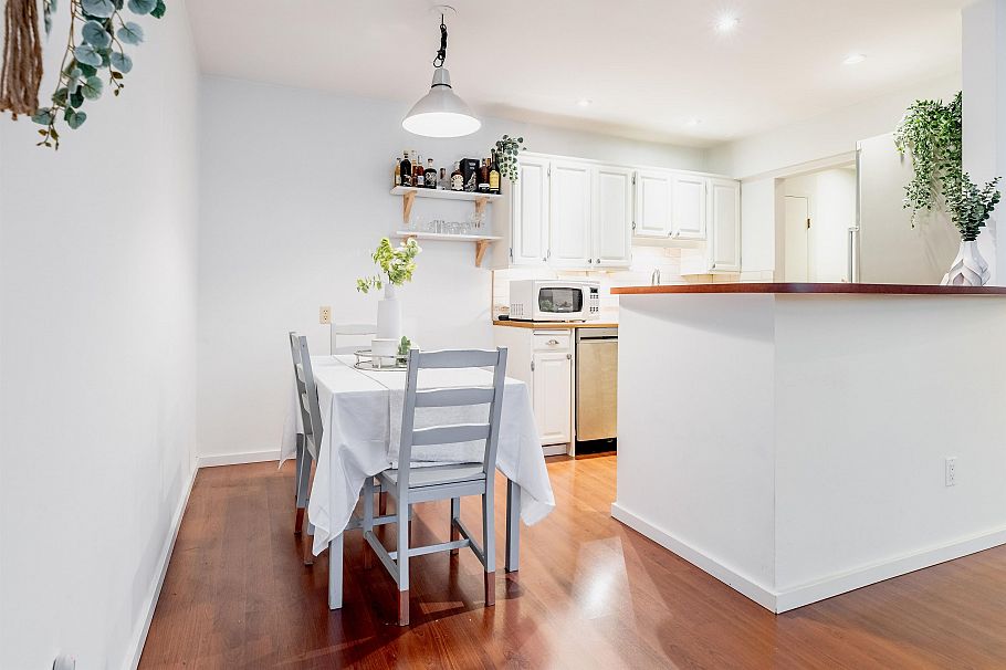 319 206 E 15th Street North Vancouver, BC - 6