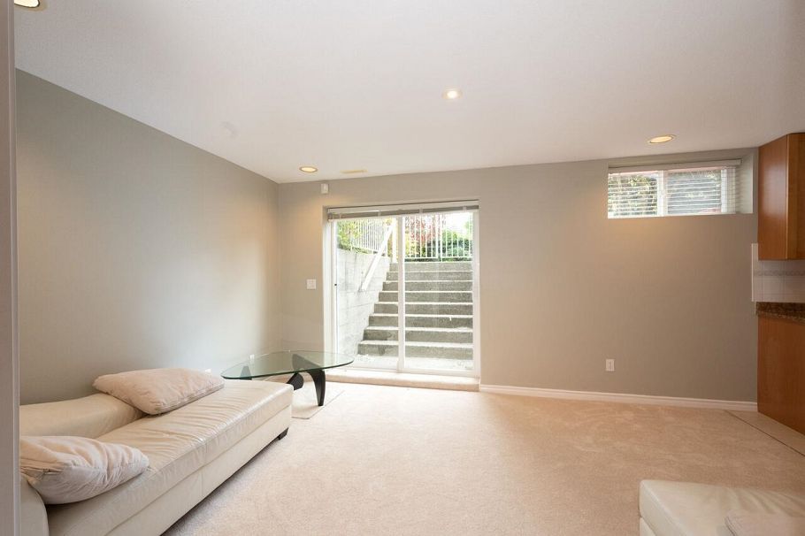 1273 Eldon Road North Vancouver, BC - 32