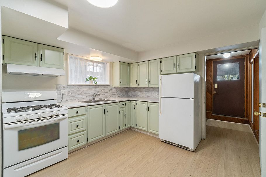 2611 Parker Street Vancouver, BC - 10