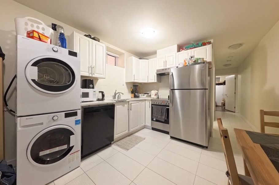 1275 E 62nd Avenue Vancouver, BC - 30