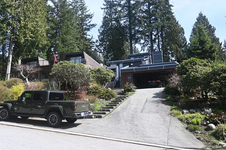 4062 Norwood Avenue North Vancouver, BC - 39