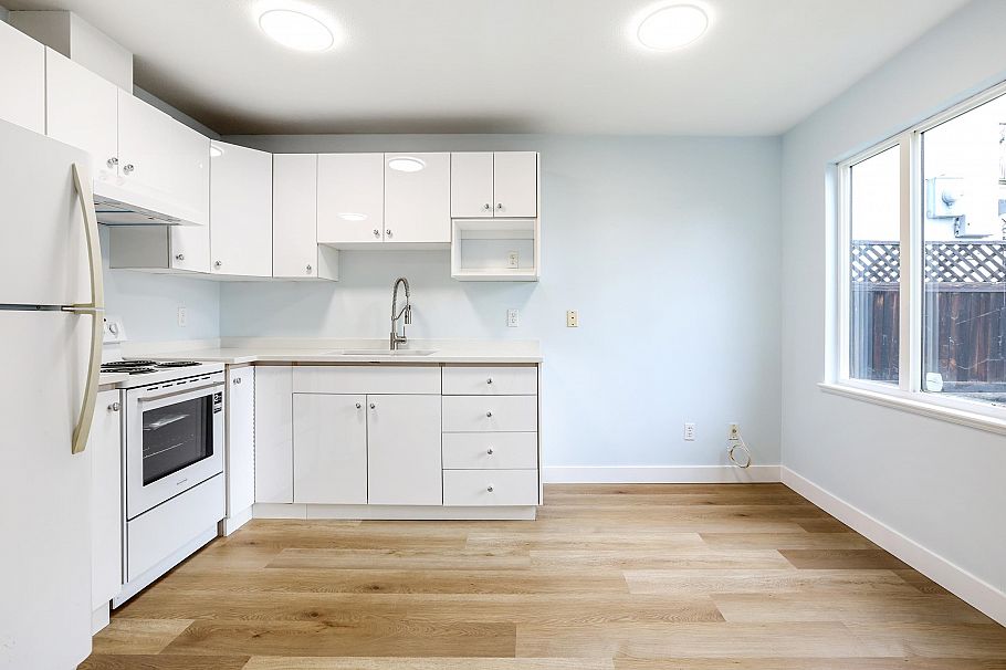 2988 School Avenue Vancouver, BC - 28