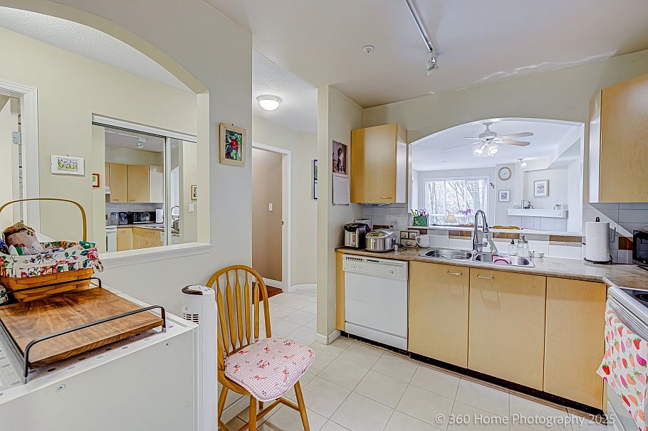 307 8495 Jellicoe Street Vancouver, BC - 3