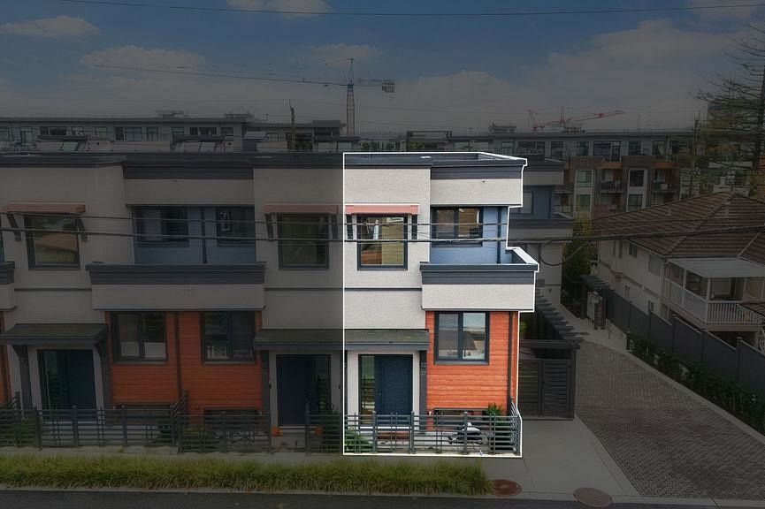 27 632 E 3rd Street North Vancouver, BC - 4