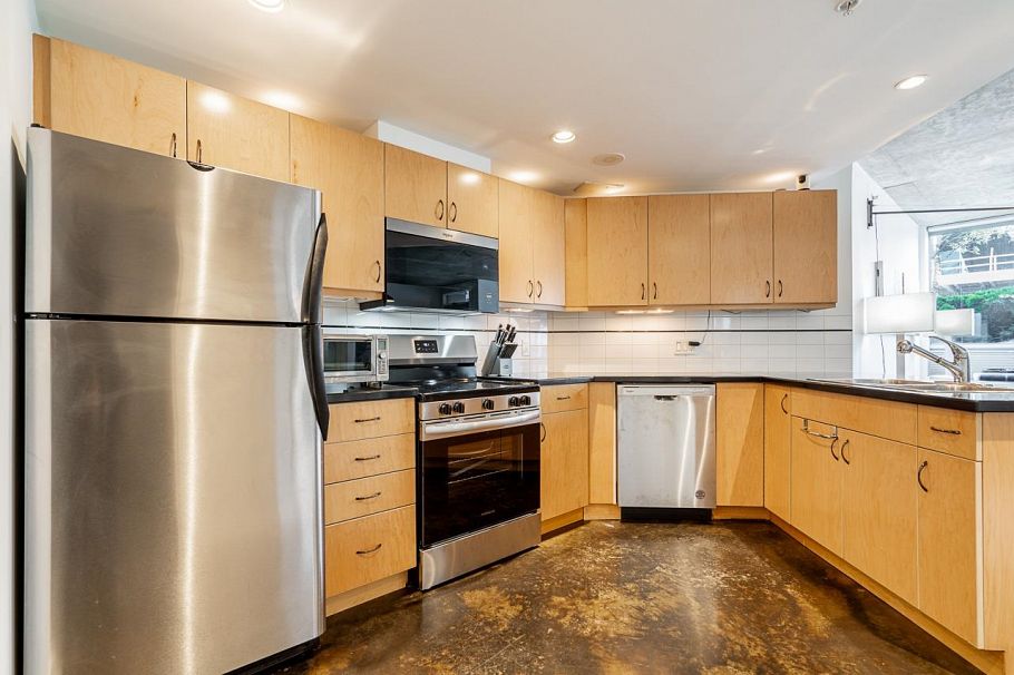 917 Station Street Vancouver, BC - 10