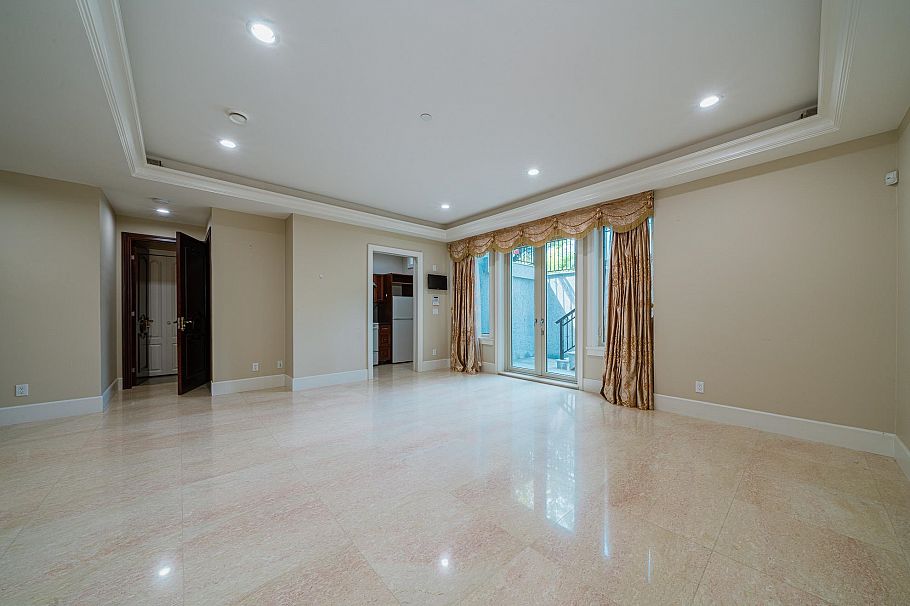 7165 Maple Street Vancouver, BC - 30