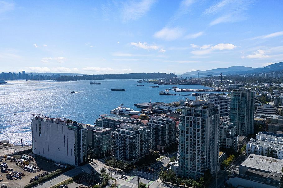 2001 188 E Esplanade North Vancouver, BC - 29