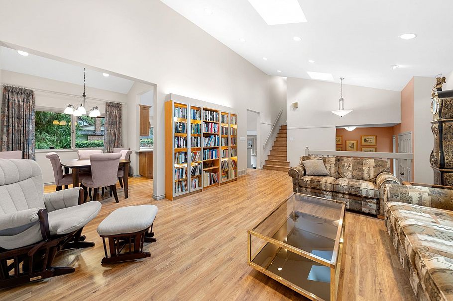 1200 Hilary Place North Vancouver, BC - 2