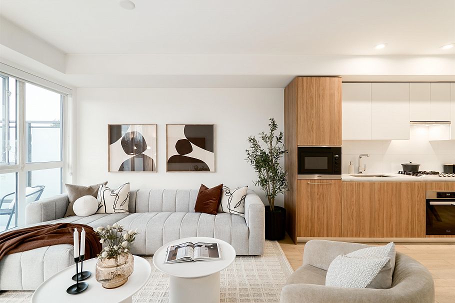 310 209 E 20th Avenue Vancouver, BC - 1