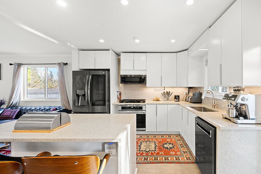 2333 Kirkstone Road North Vancouver, BC - 8