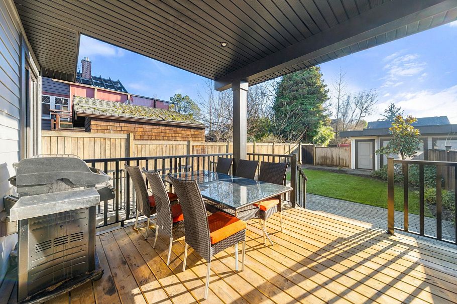 361 E 15th Street North Vancouver, BC - 15