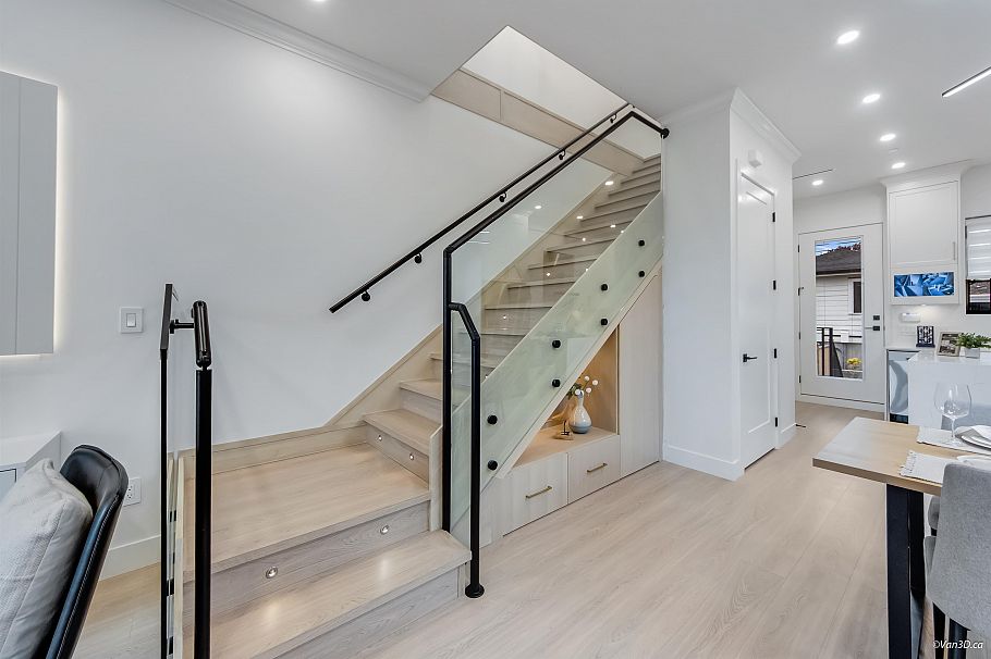 1347 E 64th Avenue Vancouver, BC - 8