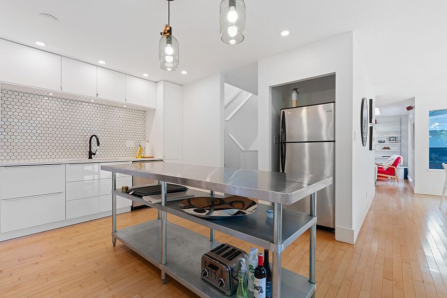 2343 W 7th Avenue Vancouver, BC - 18