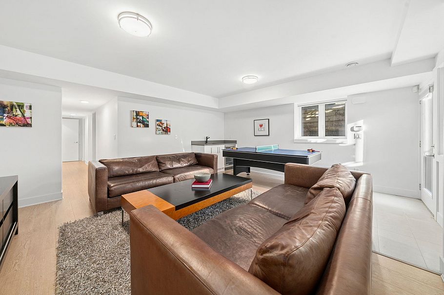 361 E 15th Street North Vancouver, BC - 34