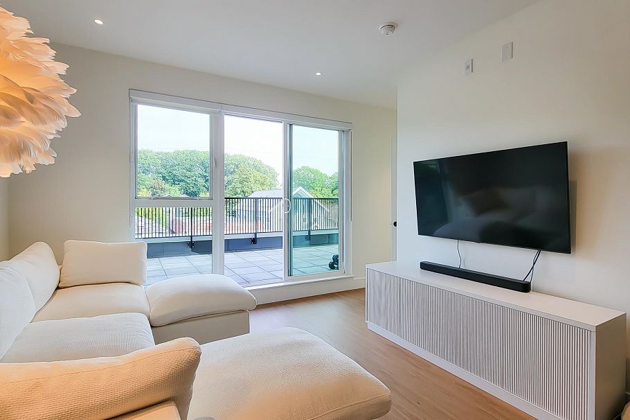 401 2235 E Broadway Vancouver, BC - 5