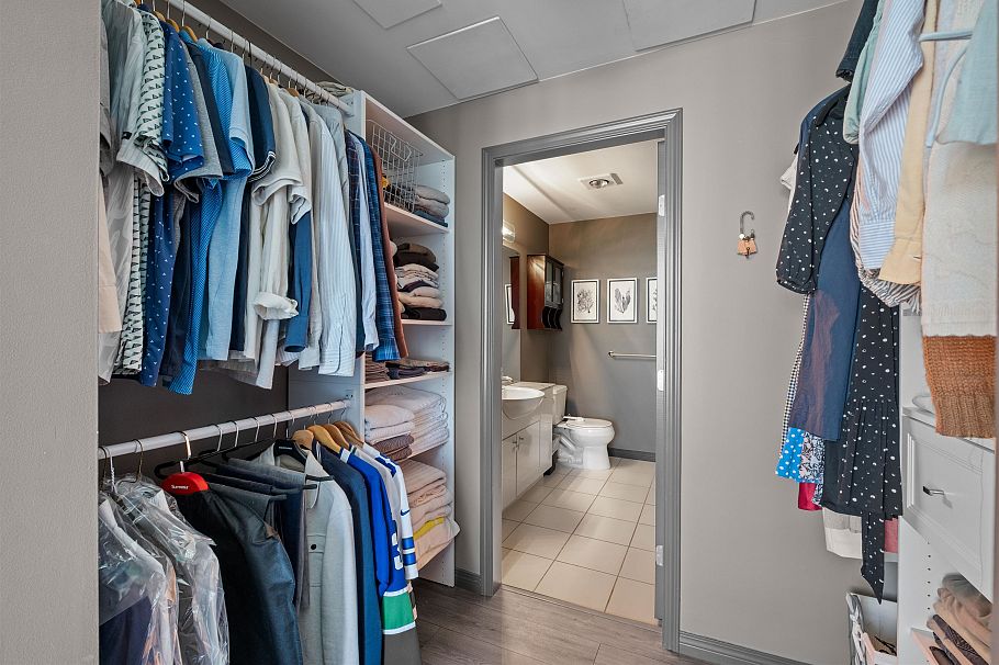 2001 188 E Esplanade North Vancouver, BC - 17