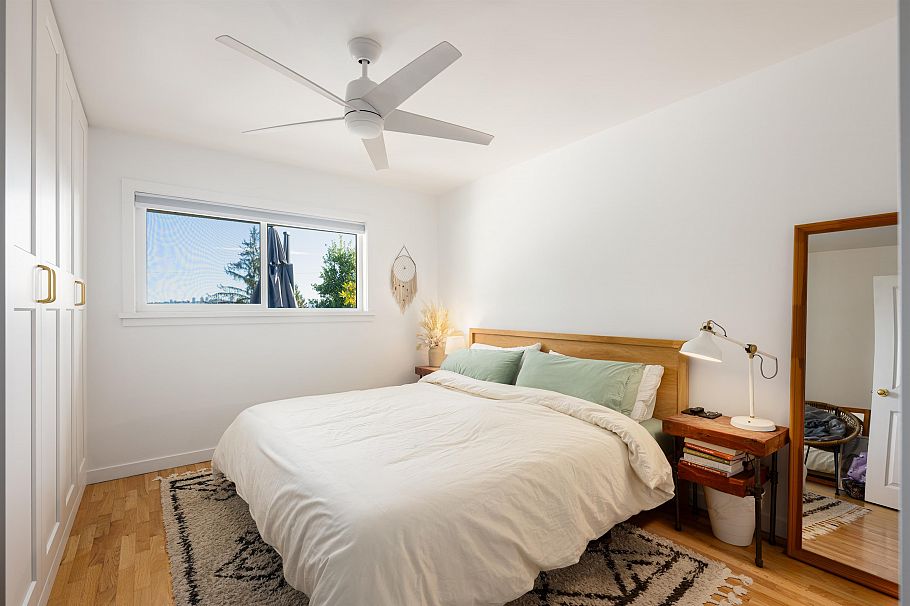 1231 Cloverley Street North Vancouver, BC - 13