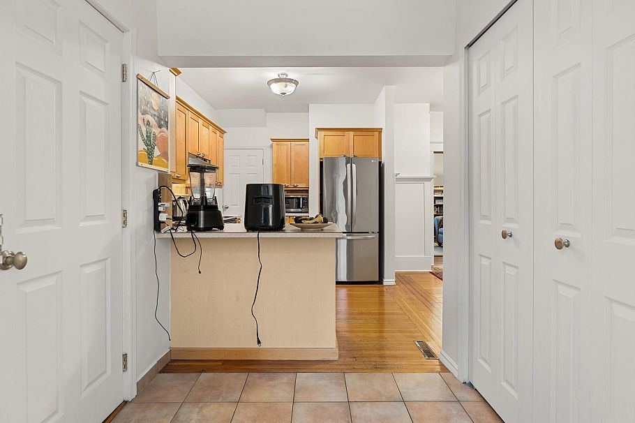 2980 W 8th Avenue Vancouver, BC - 12