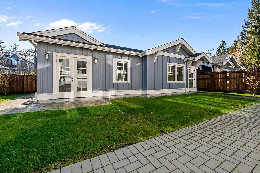 3852 W 50th Avenue Vancouver, BC - 26