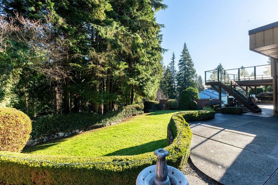 1588 Merlynn Crescent North Vancouver, BC - 31