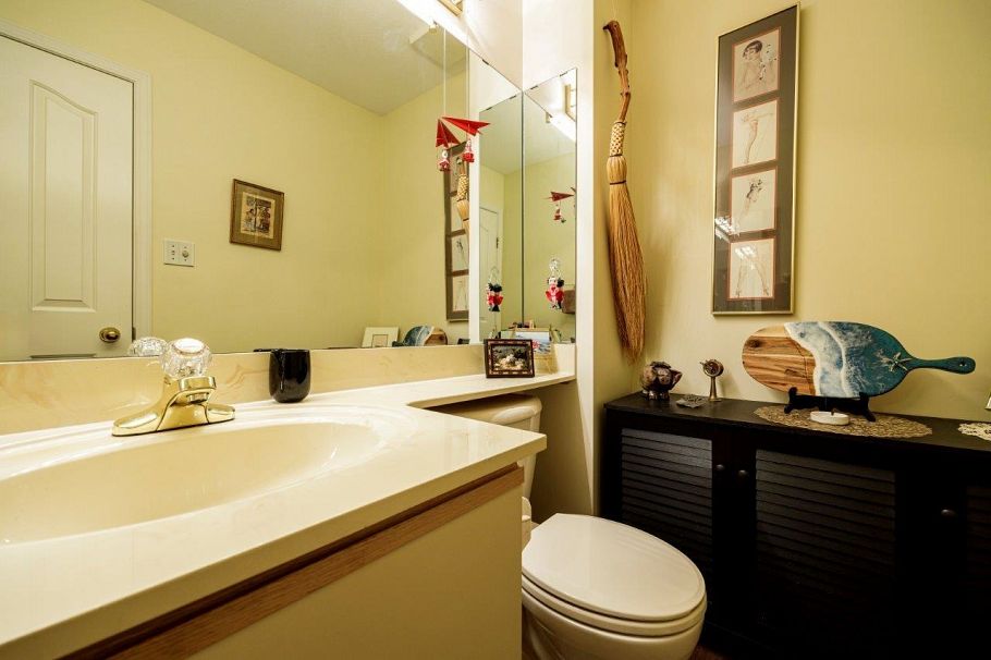 2 261 W 16th Street North Vancouver, BC - 17