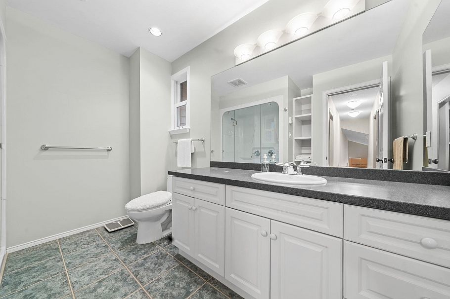 1200 Hilary Place North Vancouver, BC - 19