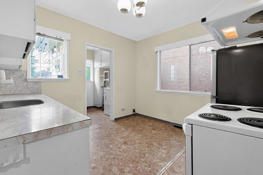 3069 E 18th Avenue Vancouver, BC - 11