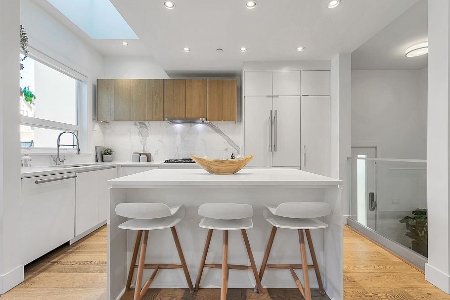 2431 W Broadway Vancouver, BC - 8