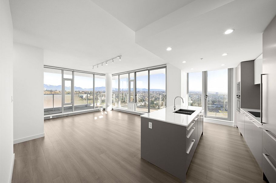 2402 8031 Nunavut Lane Vancouver, BC - 3