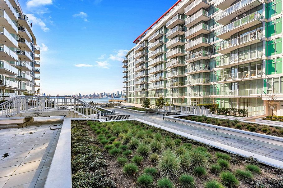 103 185 Victory Ship Way North Vancouver, BC - 21