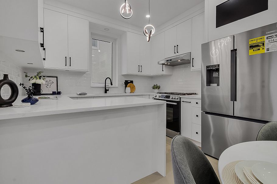 583 E 60th Avenue Vancouver, BC - 8